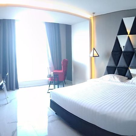 קופנג M Hotel Kupang מראה חיצוני תמונה