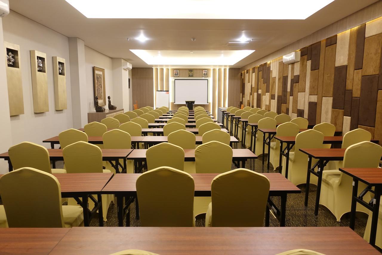 קופנג M Hotel Kupang מראה חיצוני תמונה