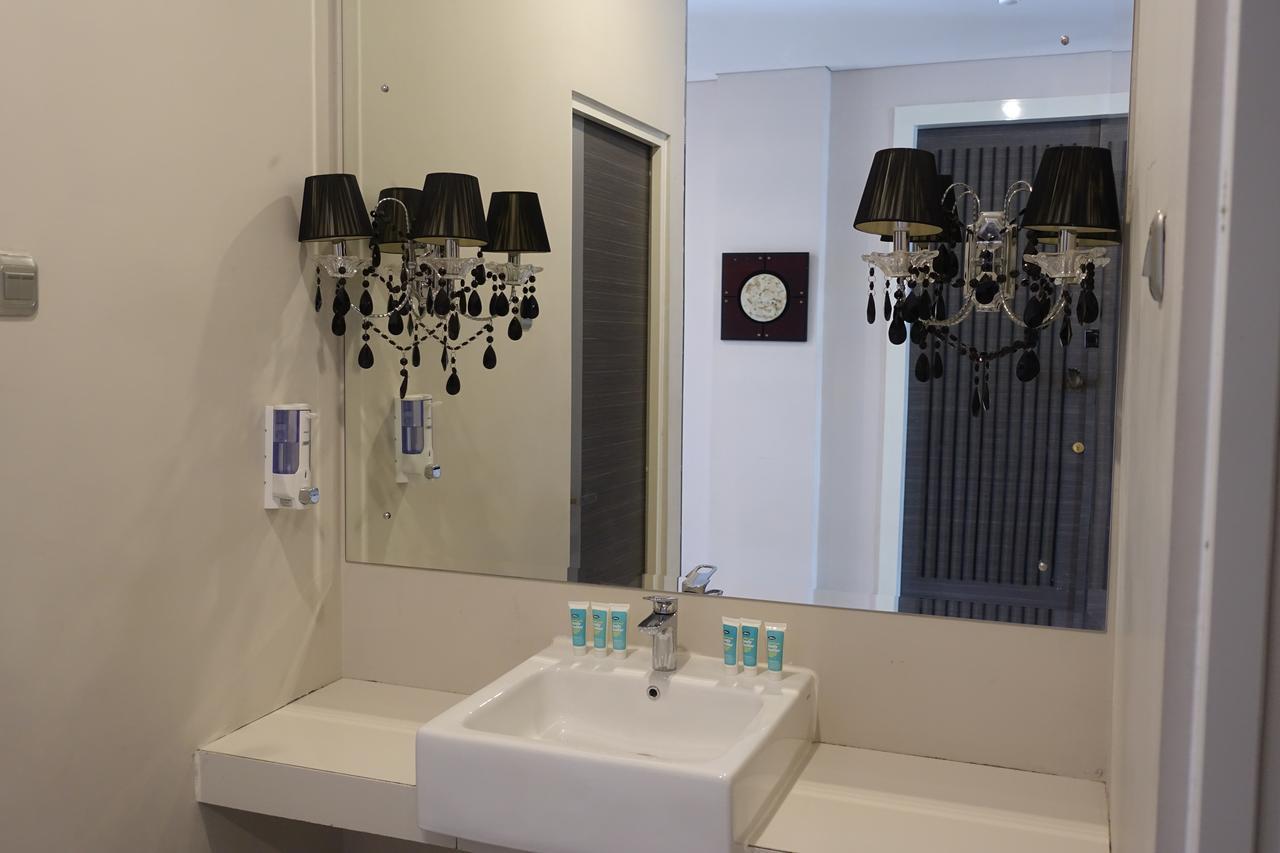 קופנג M Hotel Kupang מראה חיצוני תמונה