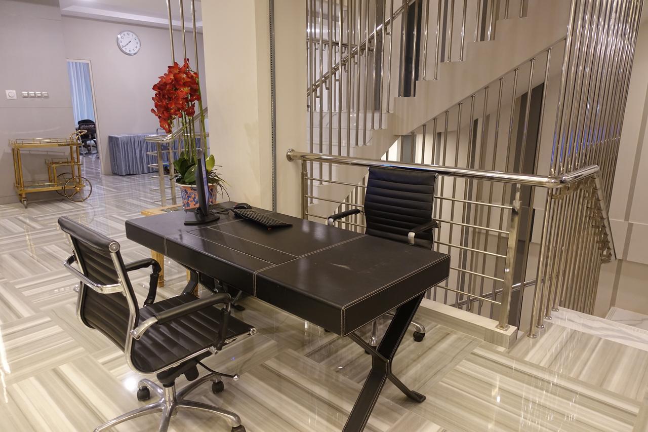 קופנג M Hotel Kupang מראה חיצוני תמונה